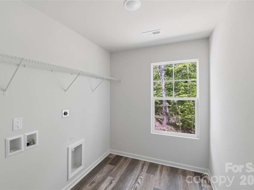 5156 Mark Drive, Hickory, NC 28601.  MLS# CAR4373616, YatesRealty ID 18336. 