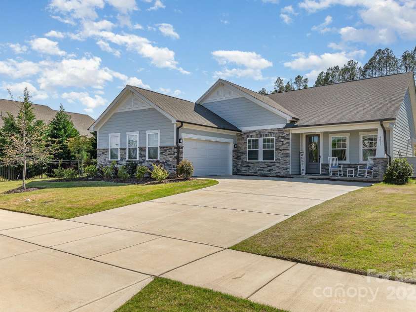 8011 Green Heron Court, Belmont, NC 28012.  MLS# CAR4247022, YatesRealty ID 18336. 