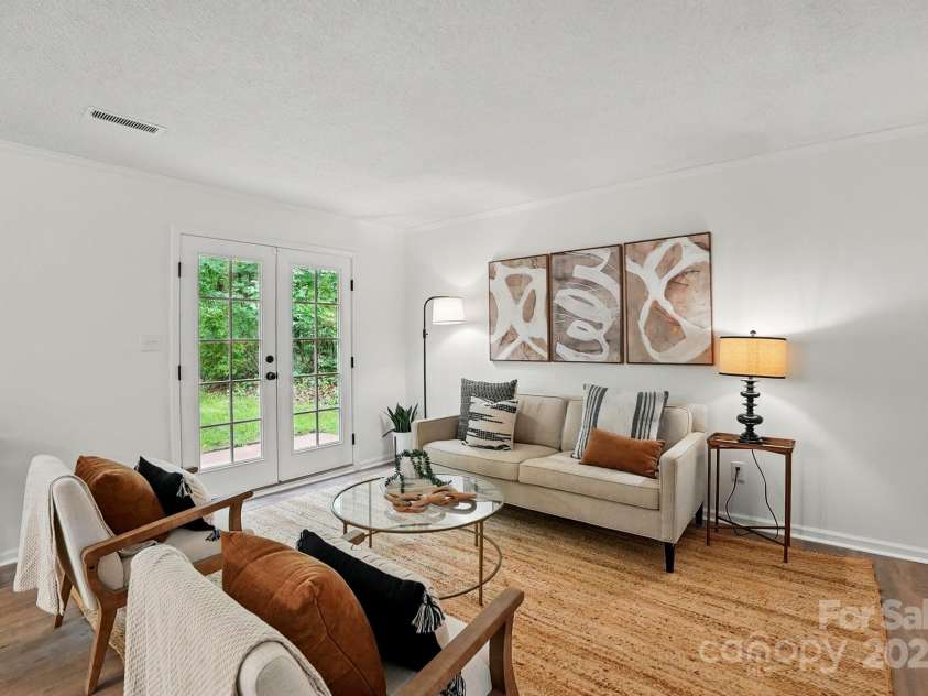 1035 Wexford Place, Concord, NC 28027.  MLS# CAR4264207, YatesRealty ID 18338. Living Room with Loads of Natural Light