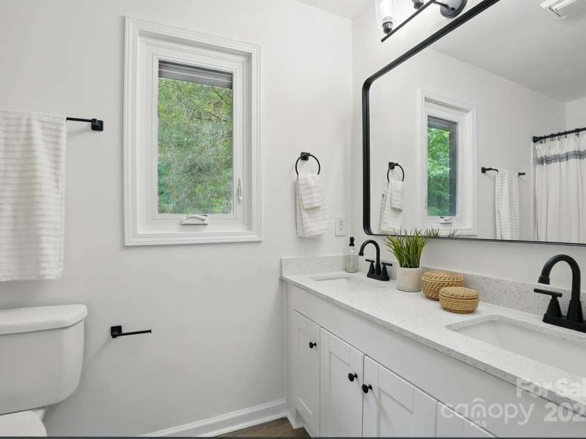 1035 Wexford Place, Concord, NC 28027.  MLS# CAR4264207, YatesRealty ID 18338. Primary Suite - Bathroom