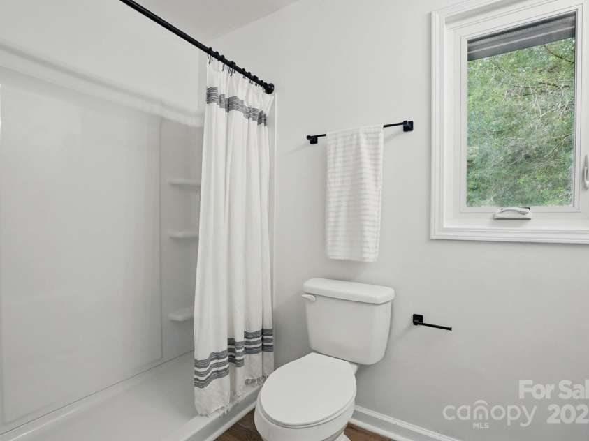 1035 Wexford Place, Concord, NC 28027.  MLS# CAR4264207, YatesRealty ID 18338. Primary Suite - Bathroom