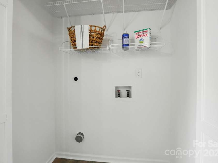 1035 Wexford Place, Concord, NC 28027.  MLS# CAR4264207, YatesRealty ID 18338. Secondary Suite - Bathroom