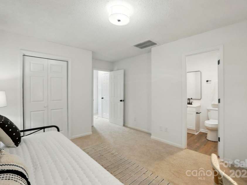 1035 Wexford Place, Concord, NC 28027.  MLS# CAR4264207, YatesRealty ID 18338. Secondary Suite - Bedroom