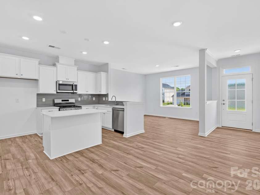 9443 Old Dowd Road, Charlotte, NC 28214.  MLS# CAR4401393, YatesRealty ID 18338. 