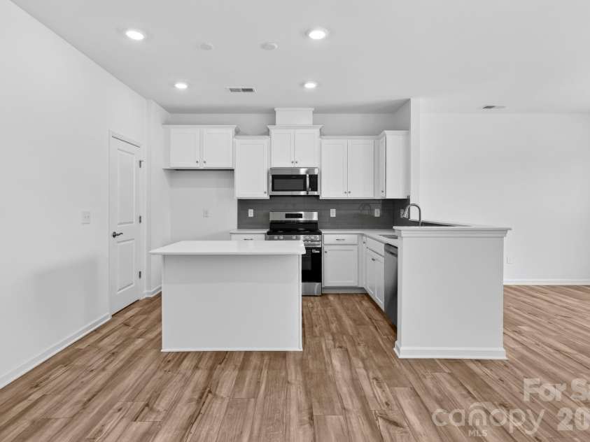 9443 Old Dowd Road, Charlotte, NC 28214.  MLS# CAR4401393, YatesRealty ID 18338. 