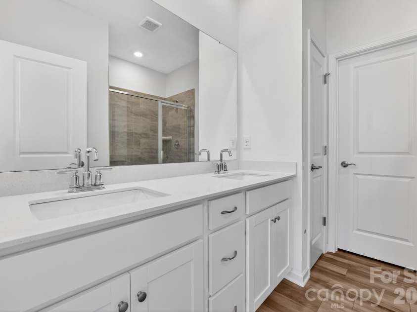 9443 Old Dowd Road, Charlotte, NC 28214.  MLS# CAR4401393, YatesRealty ID 18338. 