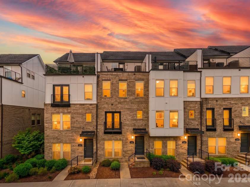 15036 New Amsterdam Lane, Charlotte, NC 28204.  MLS# CAR4367644, YatesRealty ID 18341. 