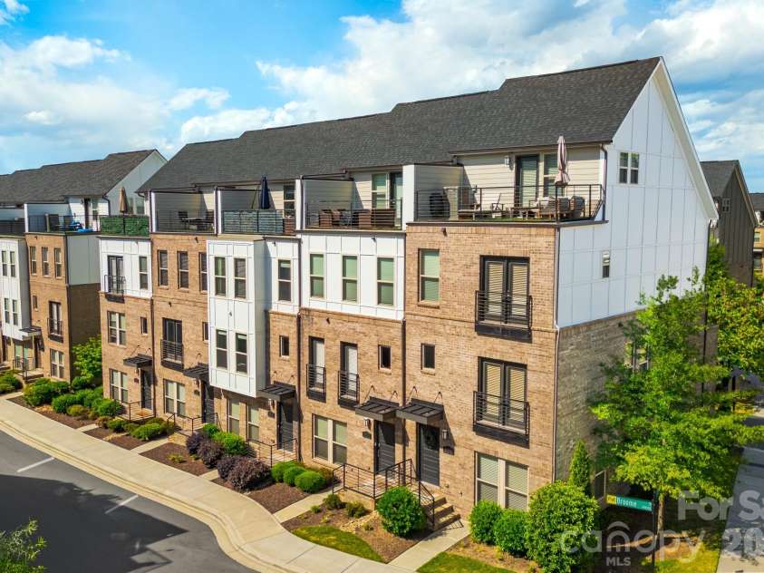 15036 New Amsterdam Lane, Charlotte, NC 28204.  MLS# CAR4367644, YatesRealty ID 18341. 