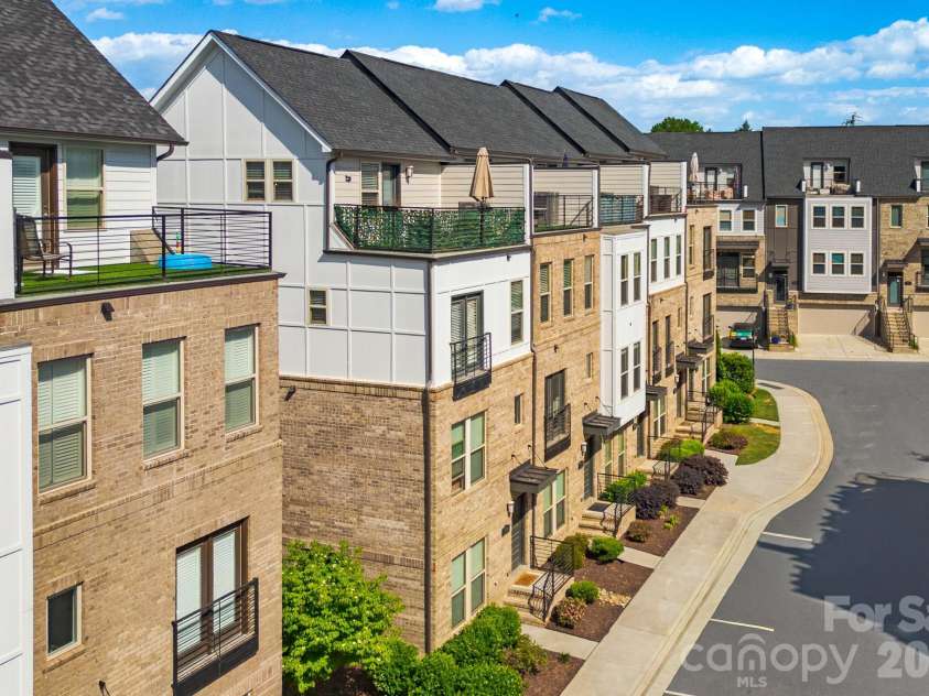 15036 New Amsterdam Lane, Charlotte, NC 28204.  MLS# CAR4367644, YatesRealty ID 18341. 