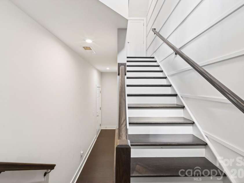 15036 New Amsterdam Lane, Charlotte, NC 28204.  MLS# CAR4367644, YatesRealty ID 18341. 