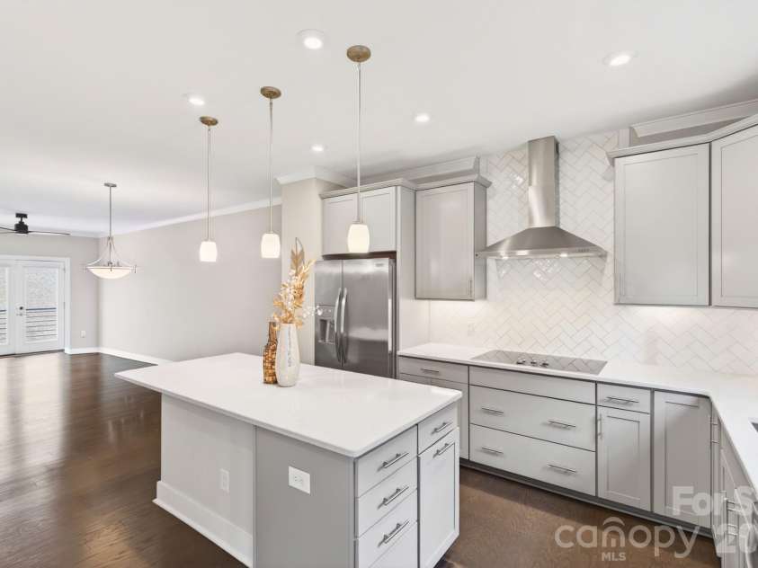 15036 New Amsterdam Lane, Charlotte, NC 28204.  MLS# CAR4367644, YatesRealty ID 18341. 