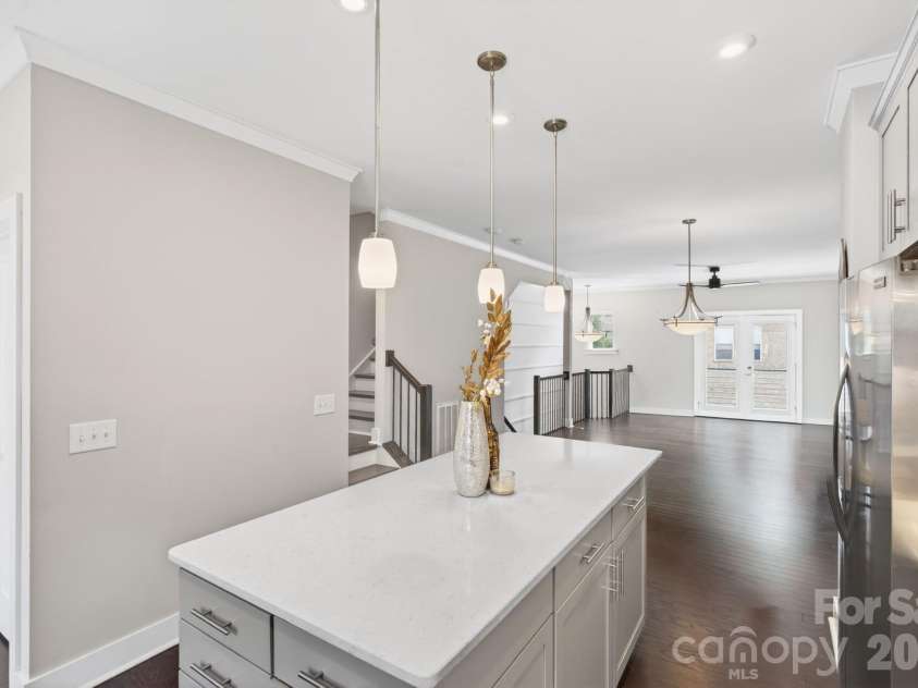 15036 New Amsterdam Lane, Charlotte, NC 28204.  MLS# CAR4367644, YatesRealty ID 18341. 
