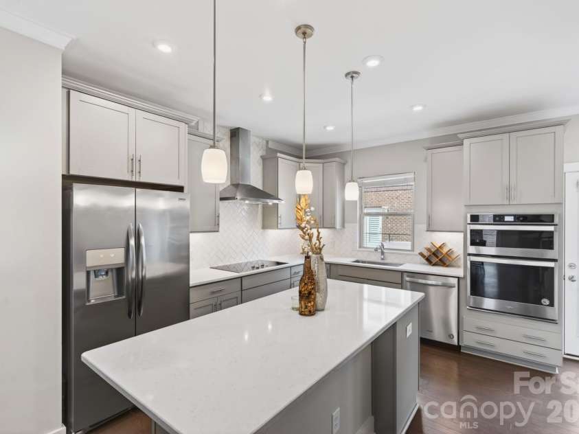15036 New Amsterdam Lane, Charlotte, NC 28204.  MLS# CAR4367644, YatesRealty ID 18341. 