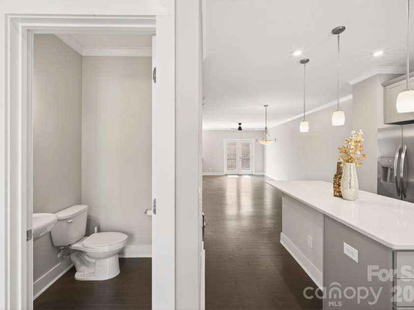 15036 New Amsterdam Lane, Charlotte, NC 28204.  MLS# CAR4367644, YatesRealty ID 18341. 