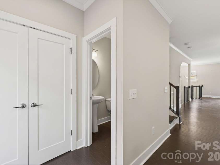 15036 New Amsterdam Lane, Charlotte, NC 28204.  MLS# CAR4367644, YatesRealty ID 18341. 