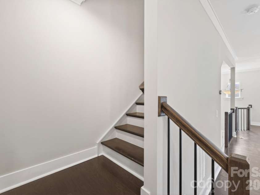 15036 New Amsterdam Lane, Charlotte, NC 28204.  MLS# CAR4367644, YatesRealty ID 18341. 