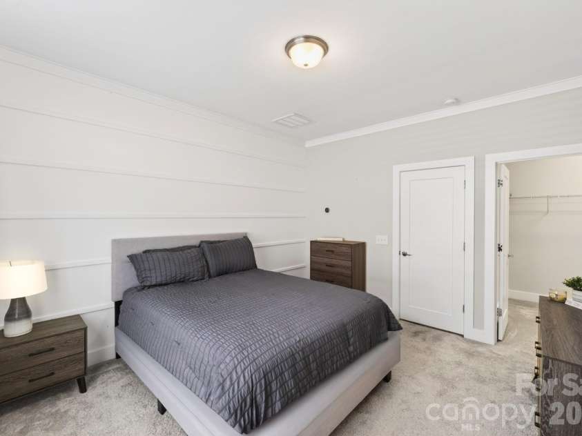 15036 New Amsterdam Lane, Charlotte, NC 28204.  MLS# CAR4367644, YatesRealty ID 18341. 