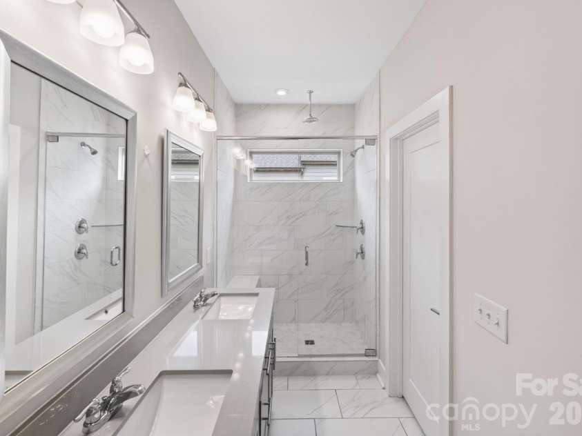 15036 New Amsterdam Lane, Charlotte, NC 28204.  MLS# CAR4367644, YatesRealty ID 18341. 