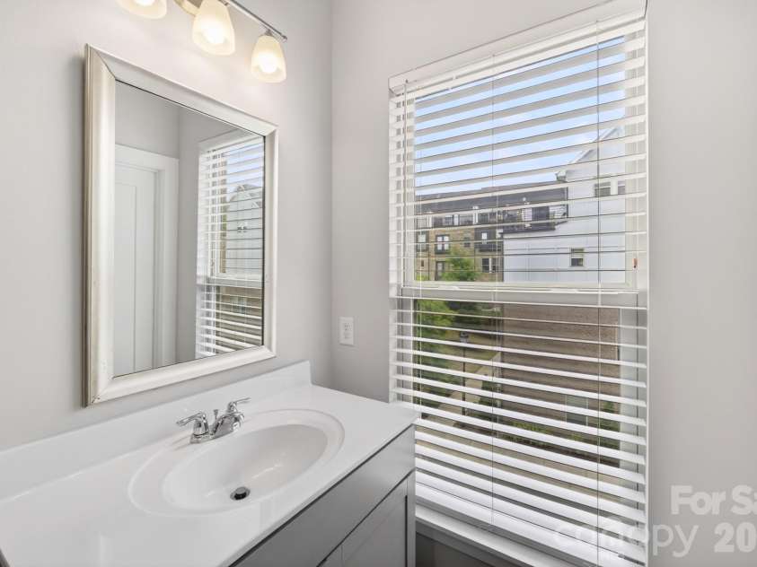 15036 New Amsterdam Lane, Charlotte, NC 28204.  MLS# CAR4367644, YatesRealty ID 18341. 