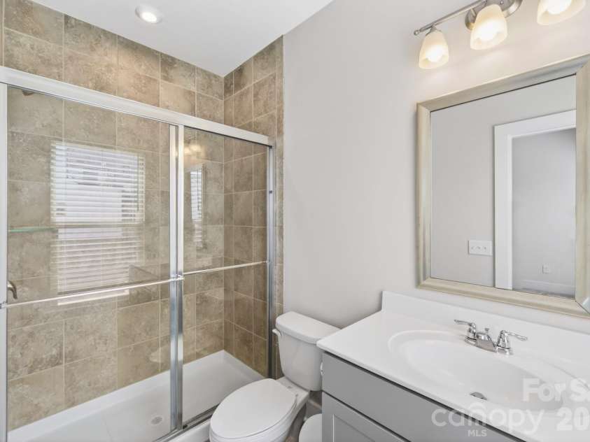 15036 New Amsterdam Lane, Charlotte, NC 28204.  MLS# CAR4367644, YatesRealty ID 18341. 