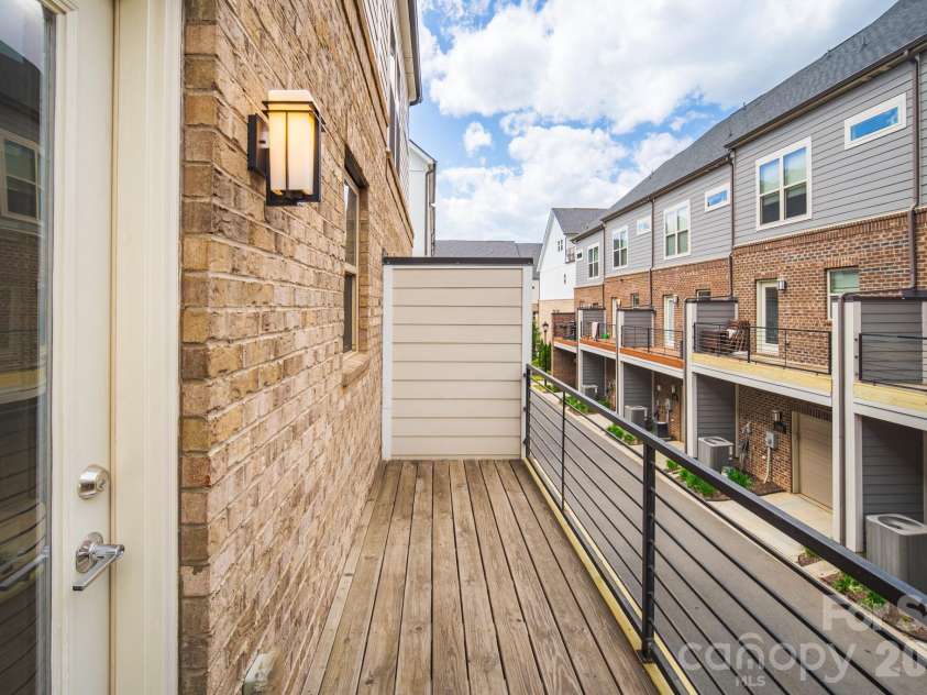 15036 New Amsterdam Lane, Charlotte, NC 28204.  MLS# CAR4367644, YatesRealty ID 18341. 