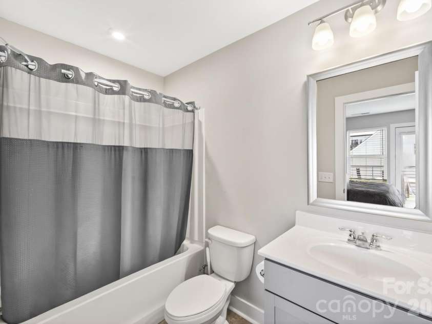 15036 New Amsterdam Lane, Charlotte, NC 28204.  MLS# CAR4367644, YatesRealty ID 18341. 