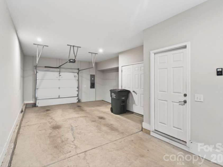 15036 New Amsterdam Lane, Charlotte, NC 28204.  MLS# CAR4367644, YatesRealty ID 18341. 