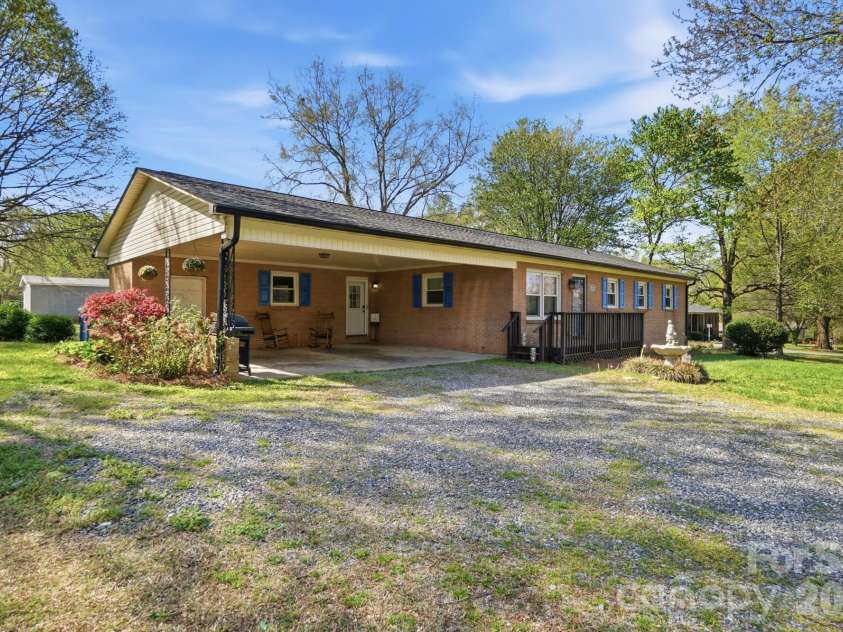 2985 Nc 10 Highway, Conover, NC 28613.  MLS# CAR4362656, YatesRealty ID 18342. 