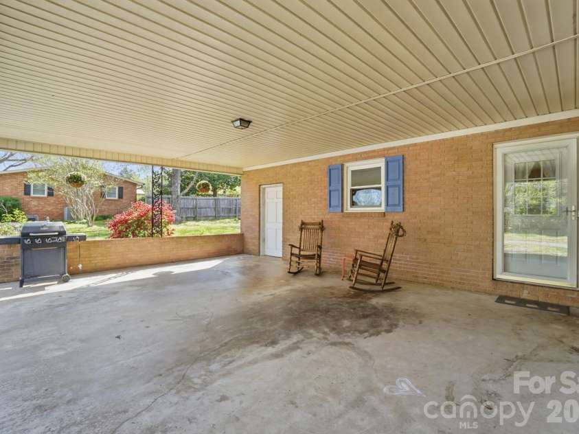 2985 Nc 10 Highway, Conover, NC 28613.  MLS# CAR4362656, YatesRealty ID 18342. 