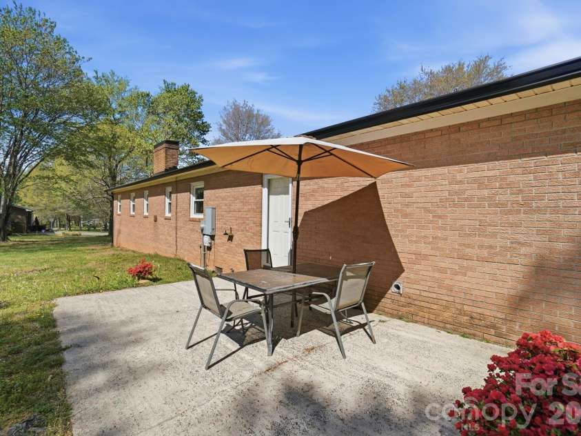 2985 Nc 10 Highway, Conover, NC 28613.  MLS# CAR4362656, YatesRealty ID 18342. 