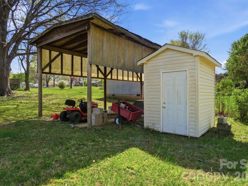 2985 Nc 10 Highway, Conover, NC 28613.  MLS# CAR4362656, YatesRealty ID 18342. 