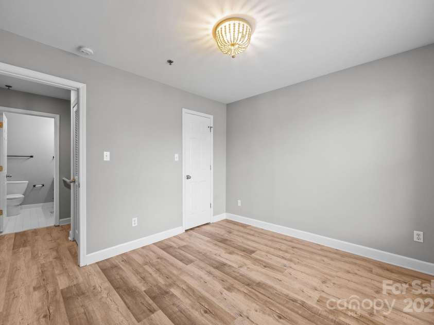 416 Queens Road, Charlotte, NC 28207.  MLS# CAR4289305, YatesRealty ID 18343. 2nd bedroom