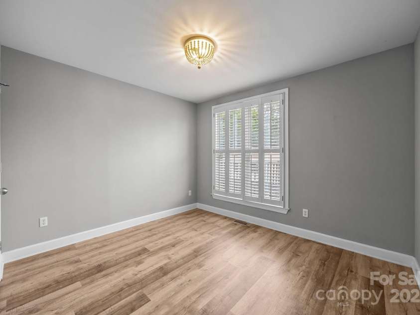416 Queens Road, Charlotte, NC 28207.  MLS# CAR4289305, YatesRealty ID 18343. 2nd Bedroom