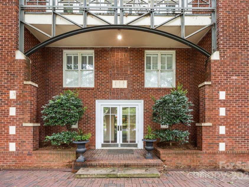 416 Queens Road, Charlotte, NC 28207.  MLS# CAR4289305, YatesRealty ID 18343. 