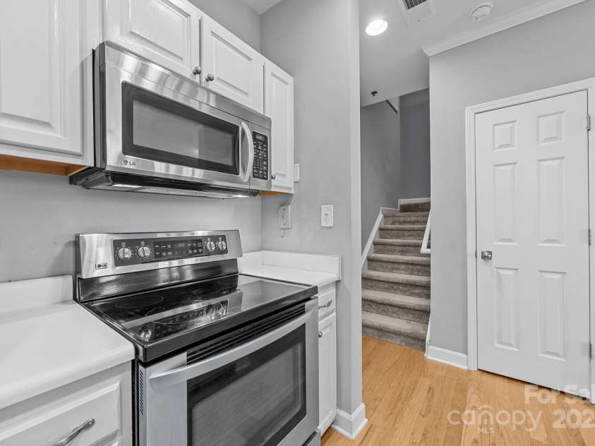 416 Queens Road, Charlotte, NC 28207.  MLS# CAR4289305, YatesRealty ID 18343. 