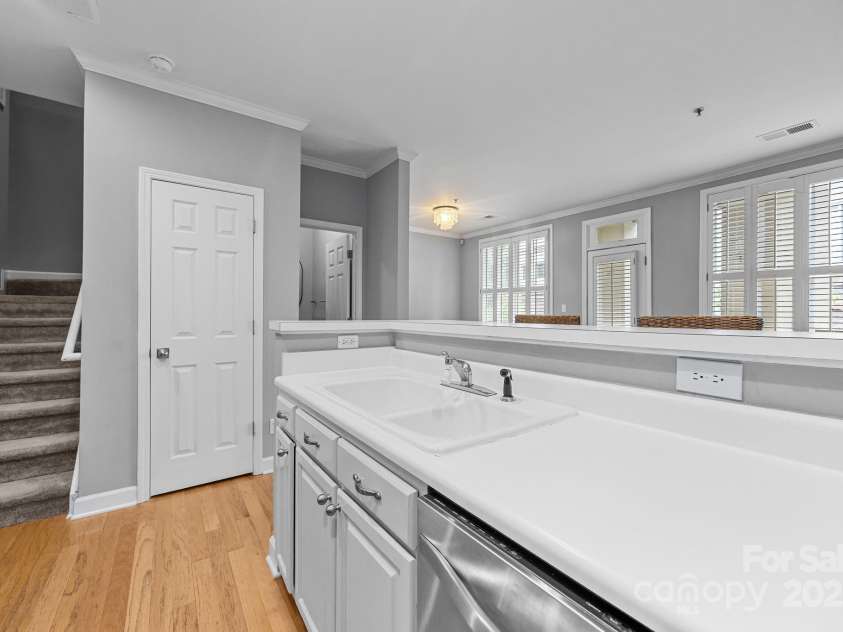 416 Queens Road, Charlotte, NC 28207.  MLS# CAR4289305, YatesRealty ID 18343. 