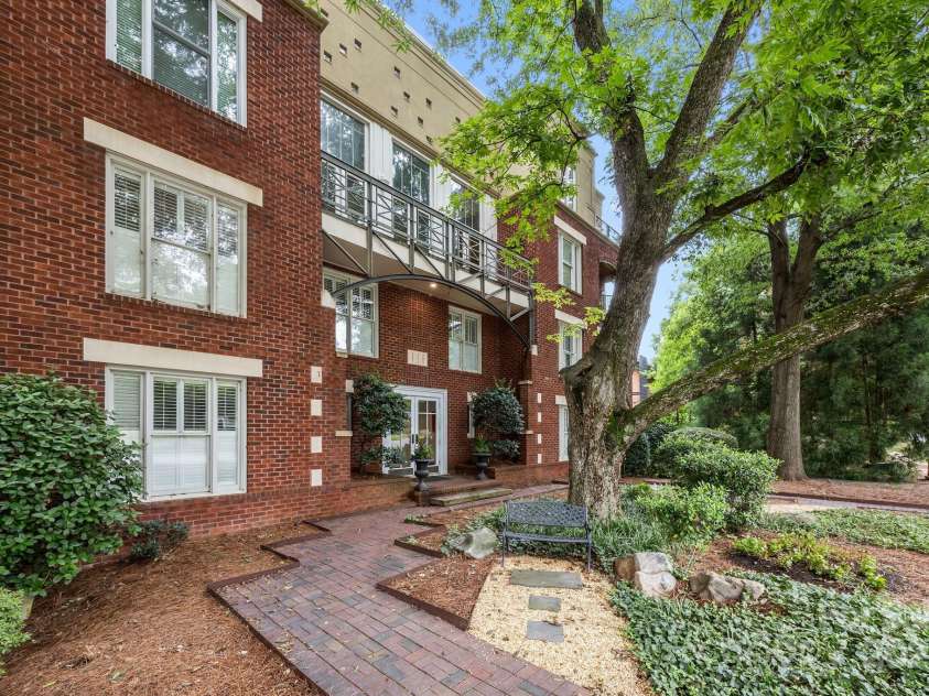 416 Queens Road, Charlotte, NC 28207.  MLS# CAR4289305, YatesRealty ID 18343. 