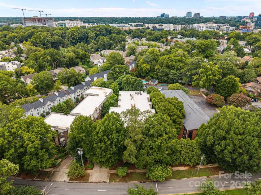 416 Queens Road, Charlotte, NC 28207.  MLS# CAR4289305, YatesRealty ID 18343. 