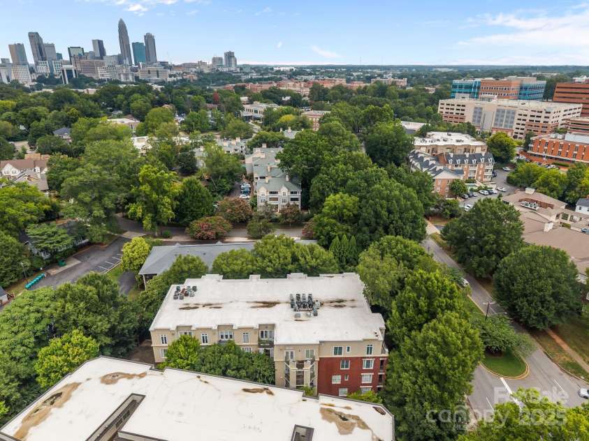 416 Queens Road, Charlotte, NC 28207.  MLS# CAR4289305, YatesRealty ID 18343. 