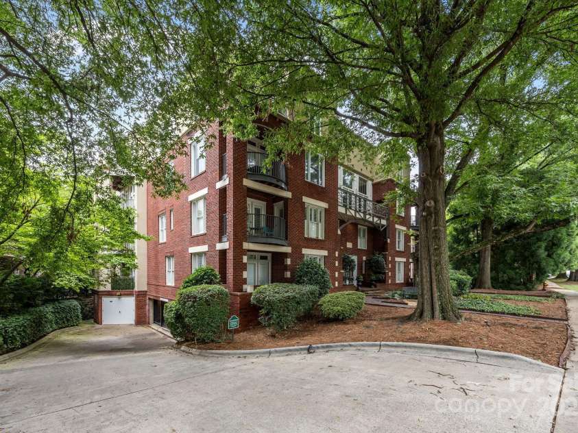 416 Queens Road, Charlotte, NC 28207.  MLS# CAR4289305, YatesRealty ID 18343. 