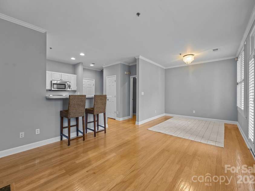 416 Queens Road, Charlotte, NC 28207.  MLS# CAR4289305, YatesRealty ID 18343. Family Room and Dining Area