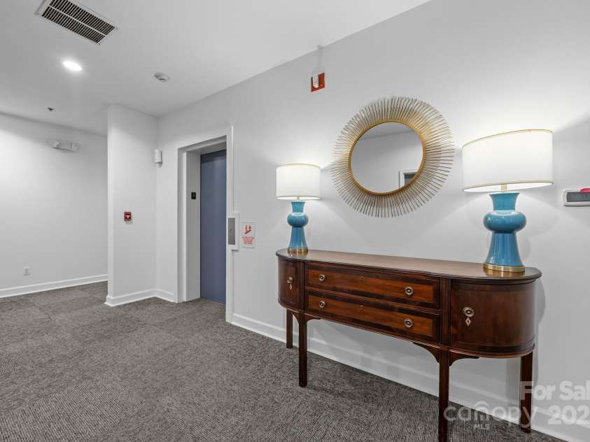 416 Queens Road, Charlotte, NC 28207.  MLS# CAR4289305, YatesRealty ID 18343. Floor 3 Elevator near unit
