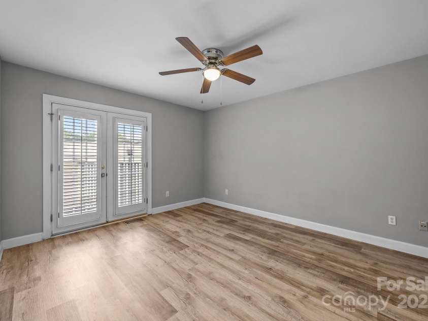 416 Queens Road, Charlotte, NC 28207.  MLS# CAR4289305, YatesRealty ID 18343. Primary Bedroom with access to outside balcony