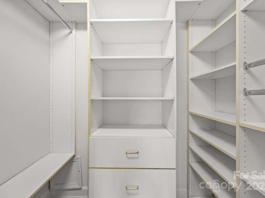 416 Queens Road, Charlotte, NC 28207.  MLS# CAR4289305, YatesRealty ID 18343. Primary Closet with Organizers