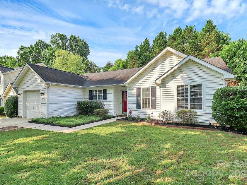 1922 Decatur Court, Charlotte, NC 28213.  MLS# CAR4267117, YatesRealty ID 18344. 