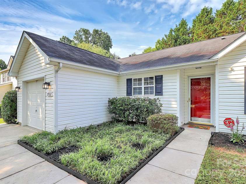 1922 Decatur Court, Charlotte, NC 28213.  MLS# CAR4267117, YatesRealty ID 18344. 
