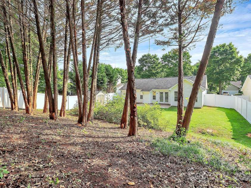 1922 Decatur Court, Charlotte, NC 28213.  MLS# CAR4267117, YatesRealty ID 18344. 