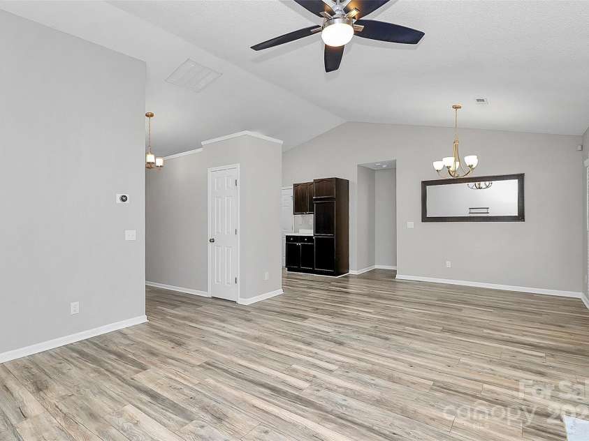 1922 Decatur Court, Charlotte, NC 28213.  MLS# CAR4267117, YatesRealty ID 18344. 