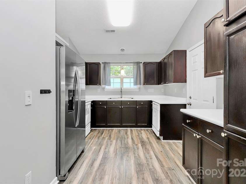 1922 Decatur Court, Charlotte, NC 28213.  MLS# CAR4267117, YatesRealty ID 18344. 