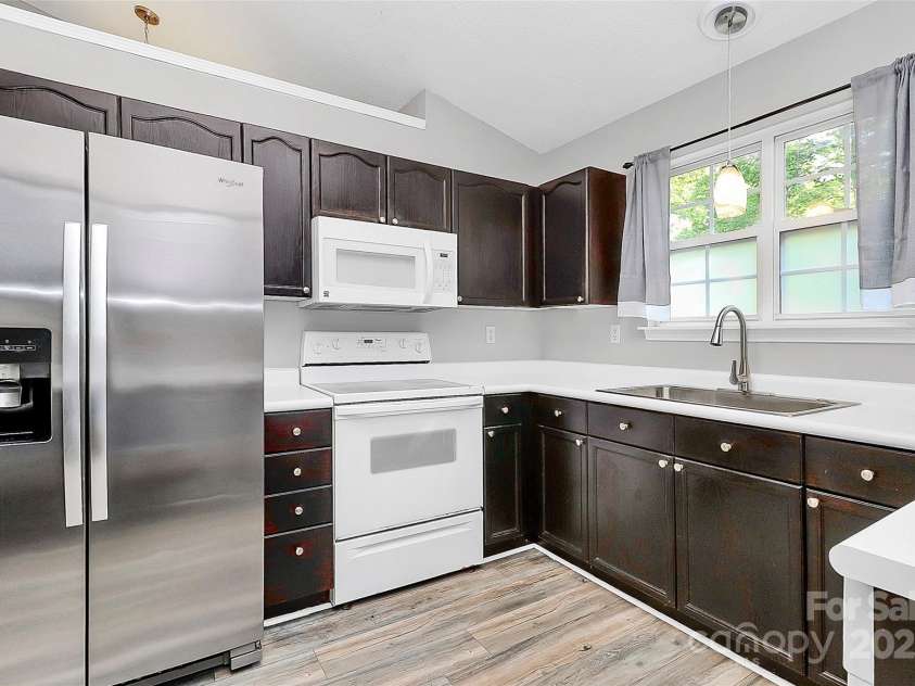 1922 Decatur Court, Charlotte, NC 28213.  MLS# CAR4267117, YatesRealty ID 18344. 